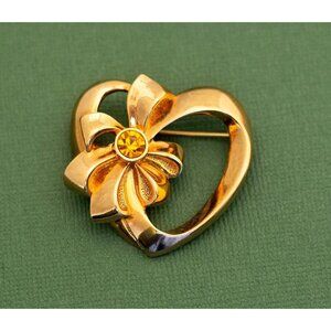Vintage Victorian Gold Tone Gemstone Heart Brooch by Avon K1